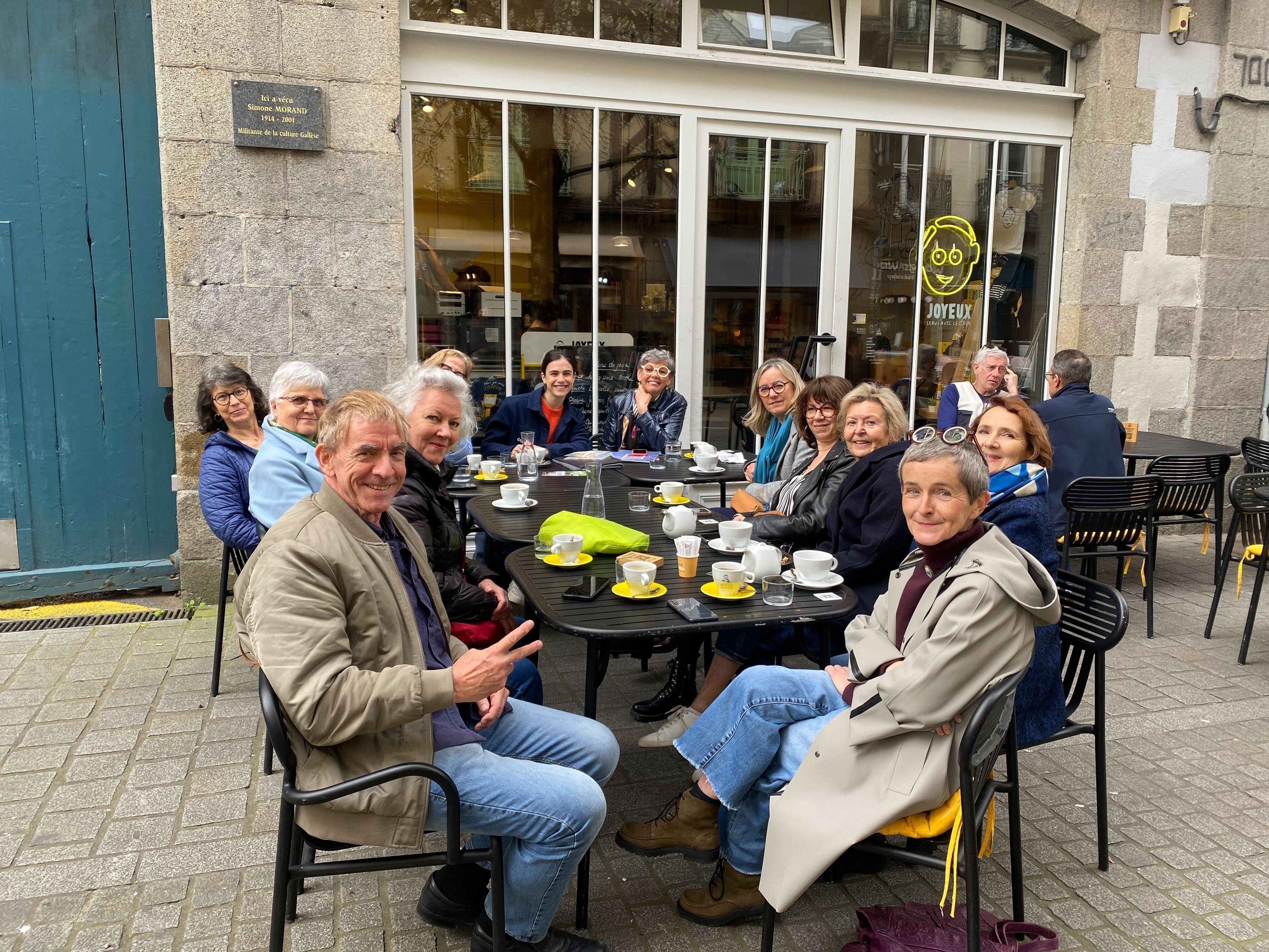 Café de l'amitié entre Colette