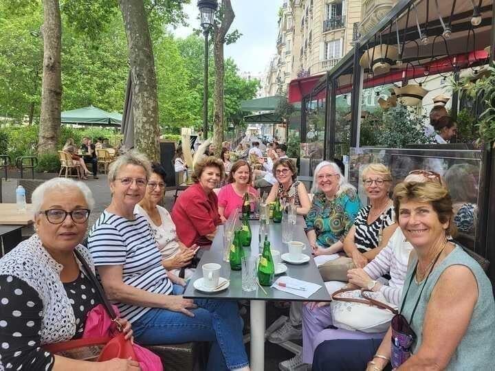 Café de l'amitié entre Colette