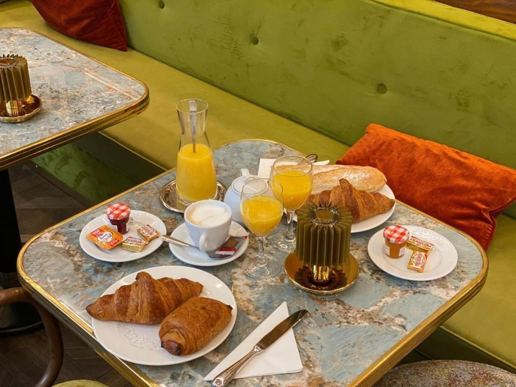 Salon de thé entre Colette