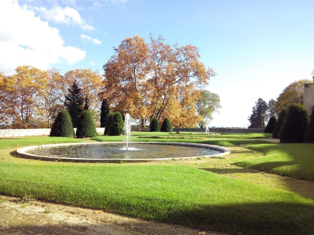 🏰 Promenade au Château de Castries : Le "Petit Versailles" du Languedoc