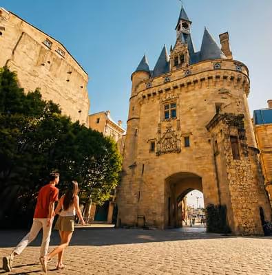 🏰 Patrimoine & Vues Panoramiques : Porte Cailhau et Flèche