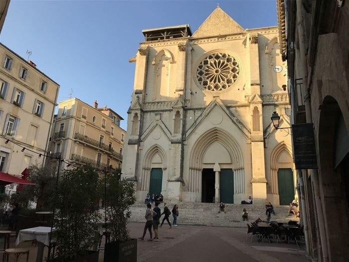 🏛️ Visite guidée : Le sanctuaire Saint-Roch, une église inachevée