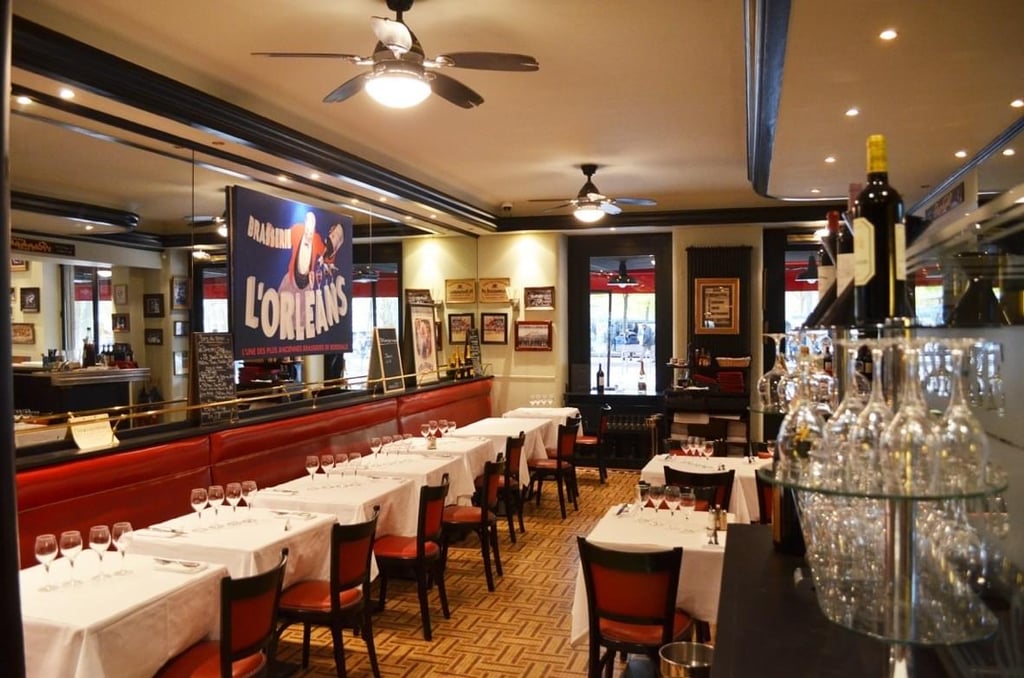 Dîner convivial à la brasserie l'orléans