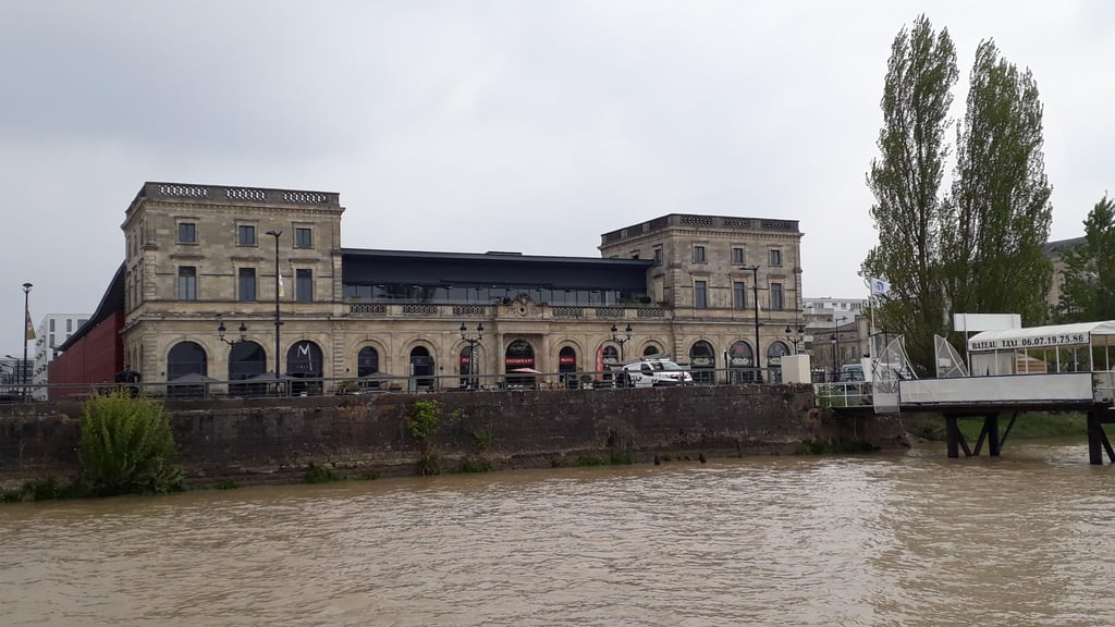 Pont de Pierre ("Stone Bridge") in Bordeaux