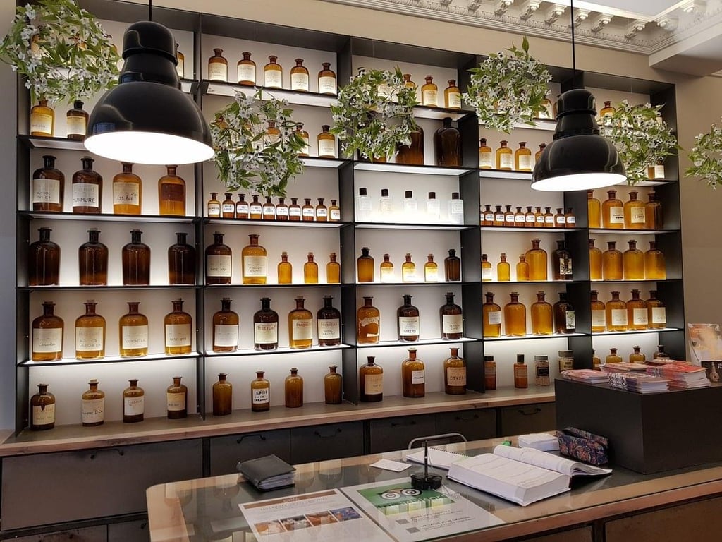 Gourmet Grocery with sauces, spices, cookies, teas, coffees, waffles, maple sirups, jams, preserves, marmalades in Harrods London, Brompton Road, Great Britain, England