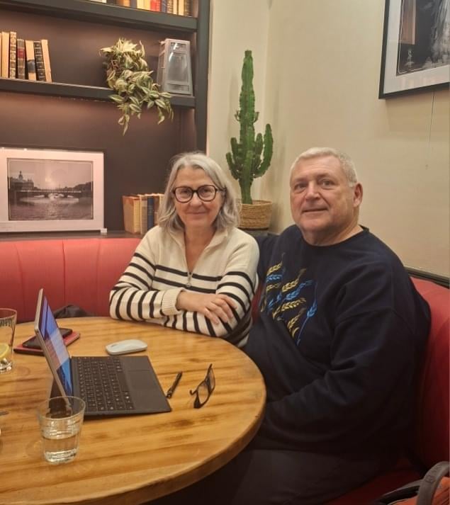 Aider un jeune à pratiquer le français