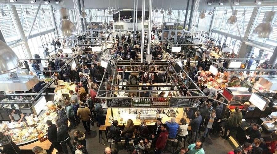 Déjeuner convivial aux halles de bacalan