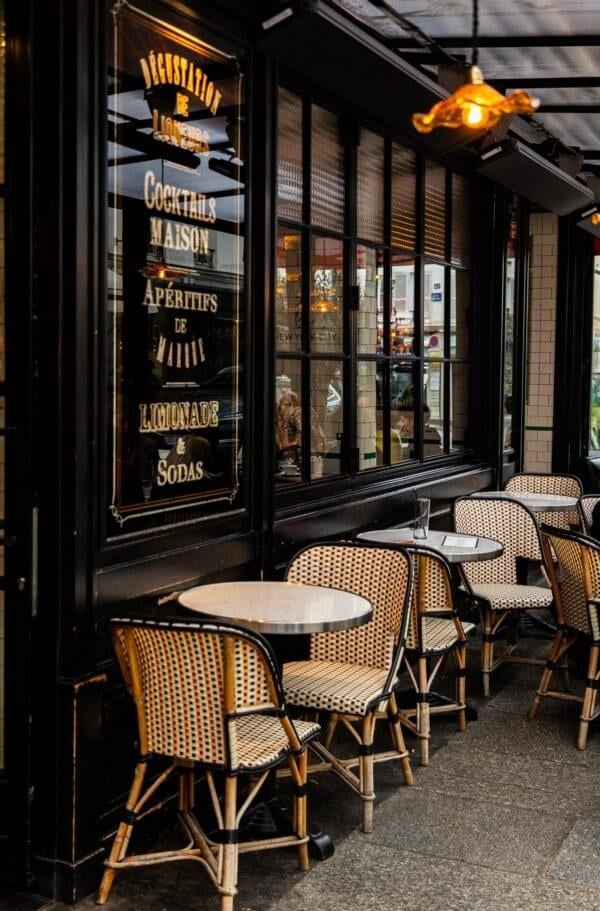 ☕ Café & Papotage au Café Central Rue Cler