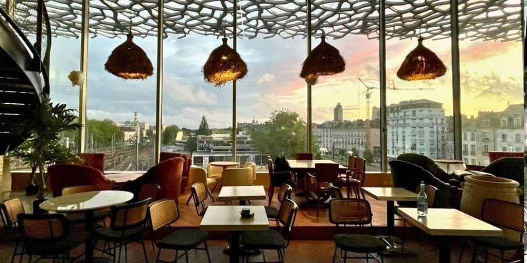 Venez prendre un verre au ZAW mezzanine gare Nord