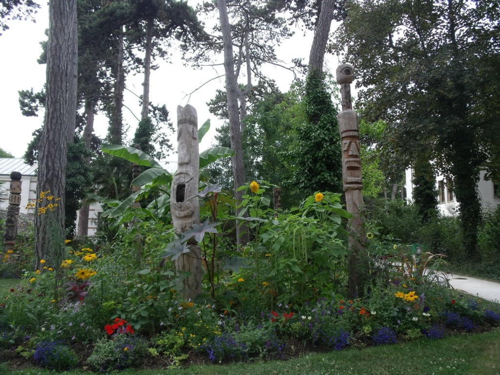 Balade au Jardin d'Agronomie Tropicale René Dumont