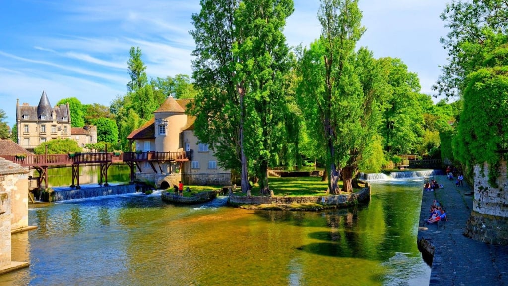 Journée à Moret-sur-Loing , entre art et rivière 