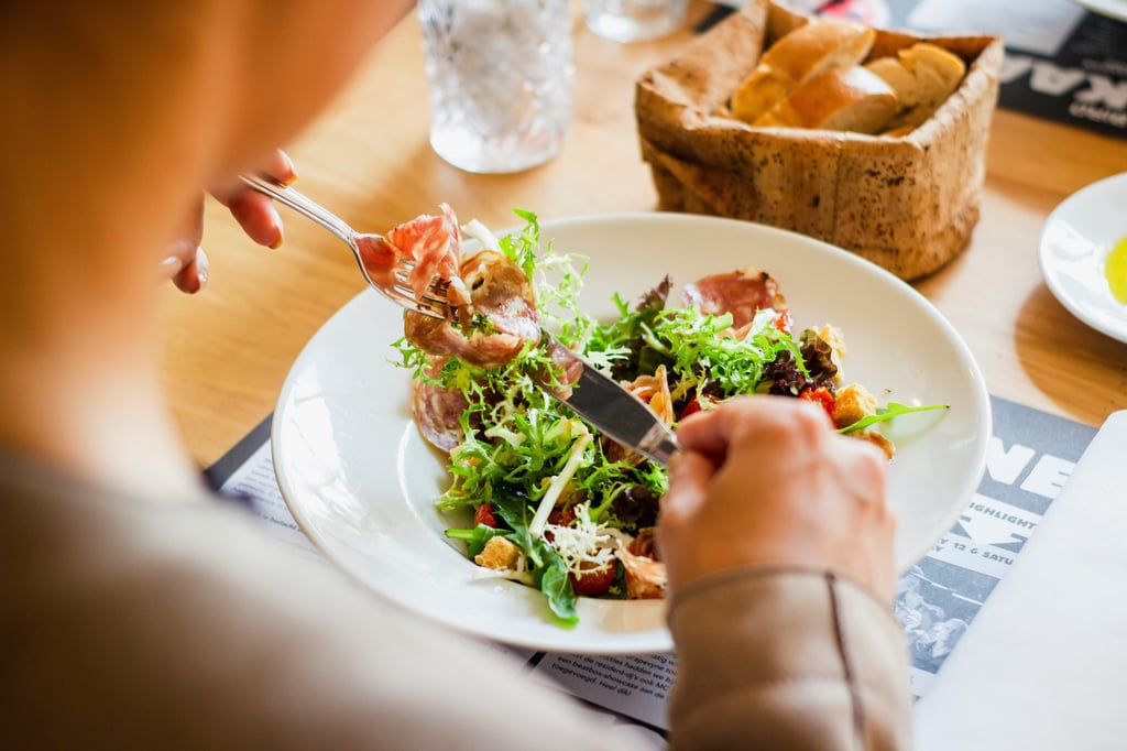 Déjeuner convivial au bistro de quartier 🍽️