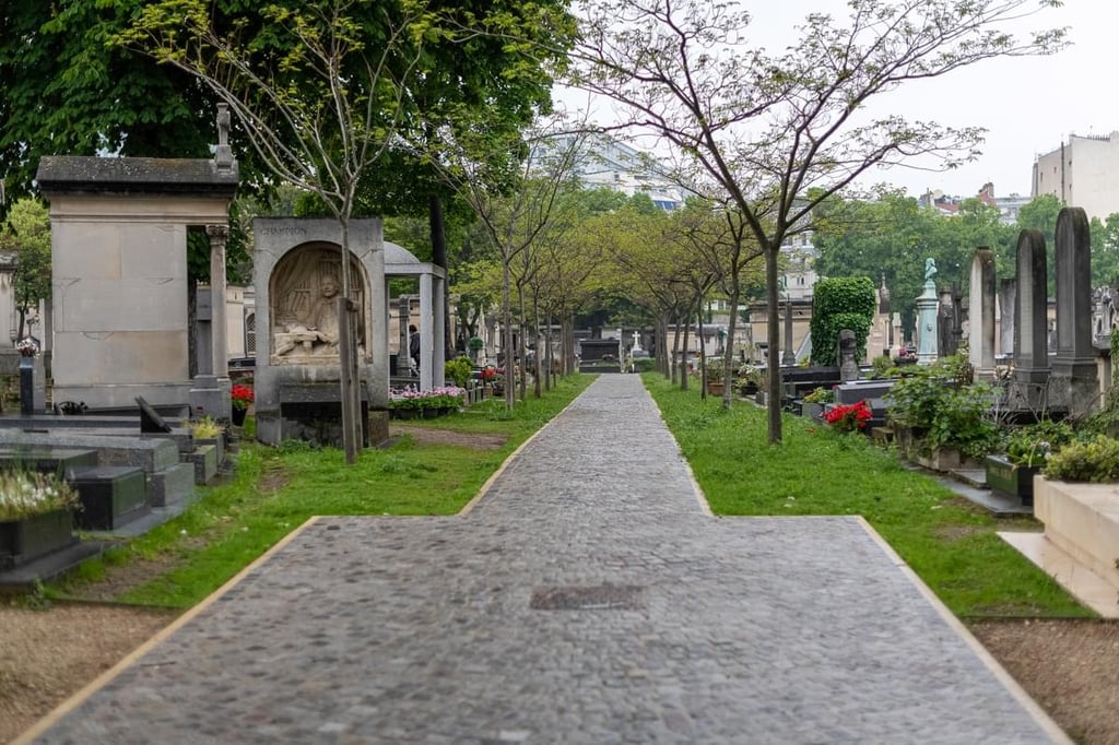 Le cimetière Montparnasse et ses Stars