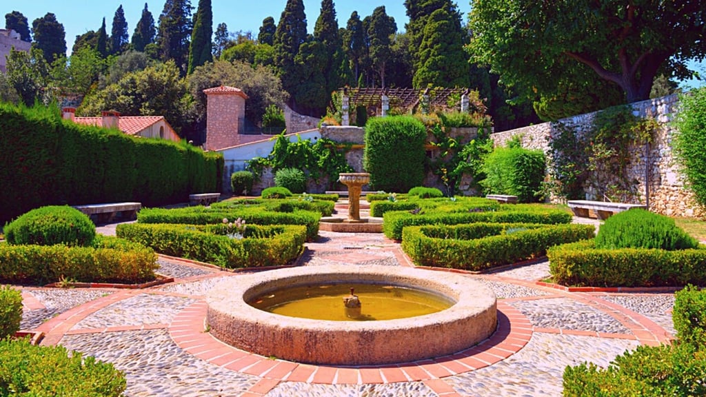 Balade dans les jardins du Monastère de Cimiez