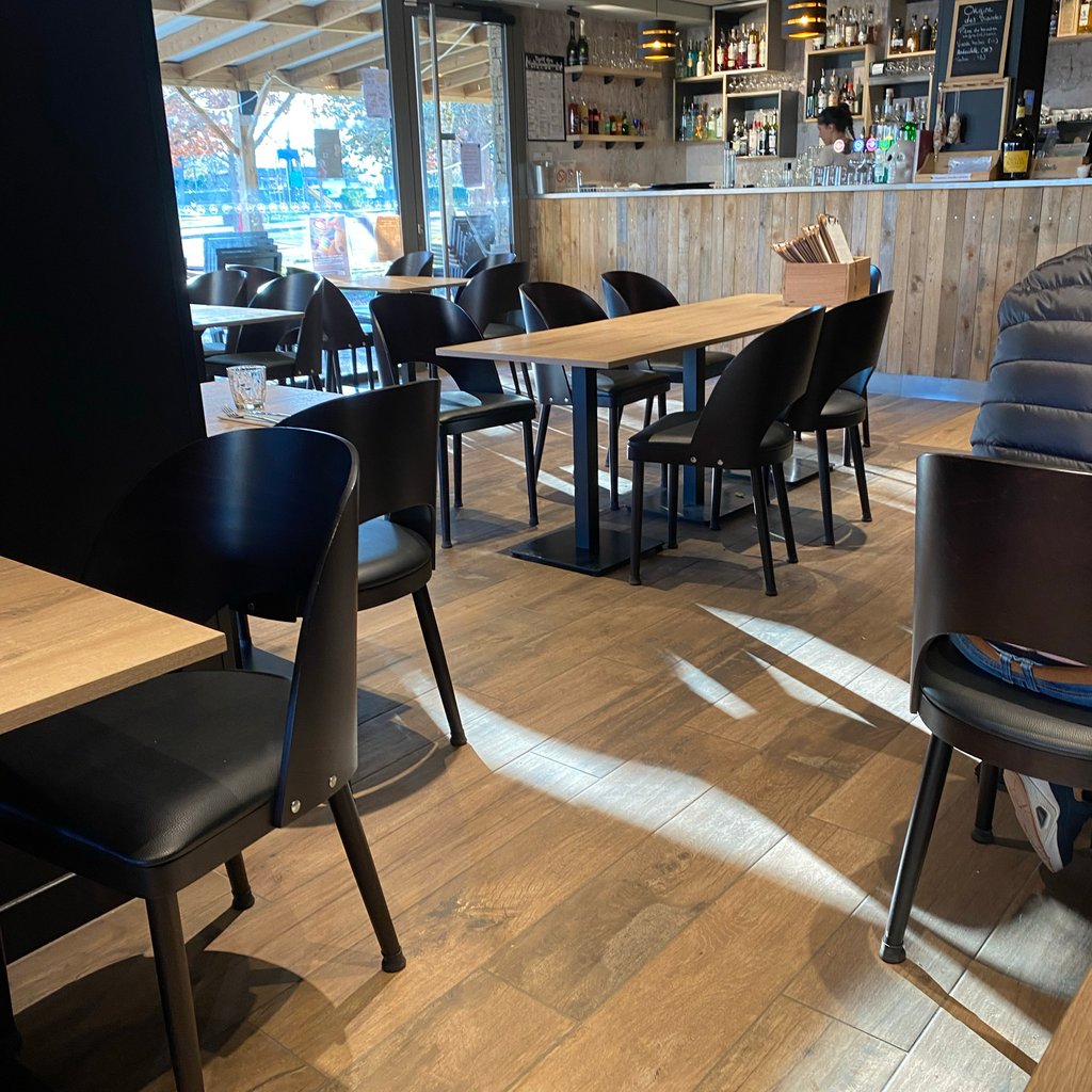 restaurant et partie de boule