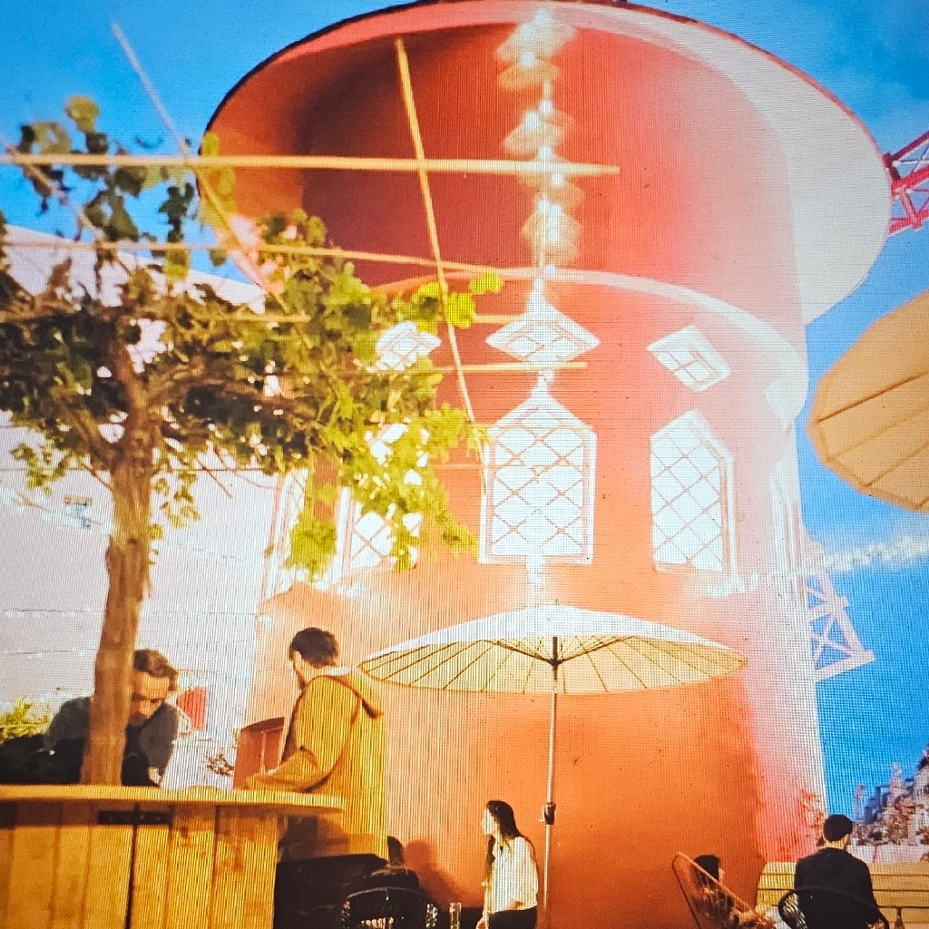 Apéro au Bar à Bulles du Moulin-Rouge