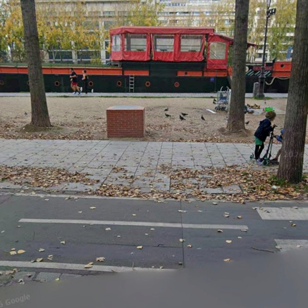 Zone piétonne du quai des Bergues, pedestrian zone, interdiction de circuler pour les cyclistes