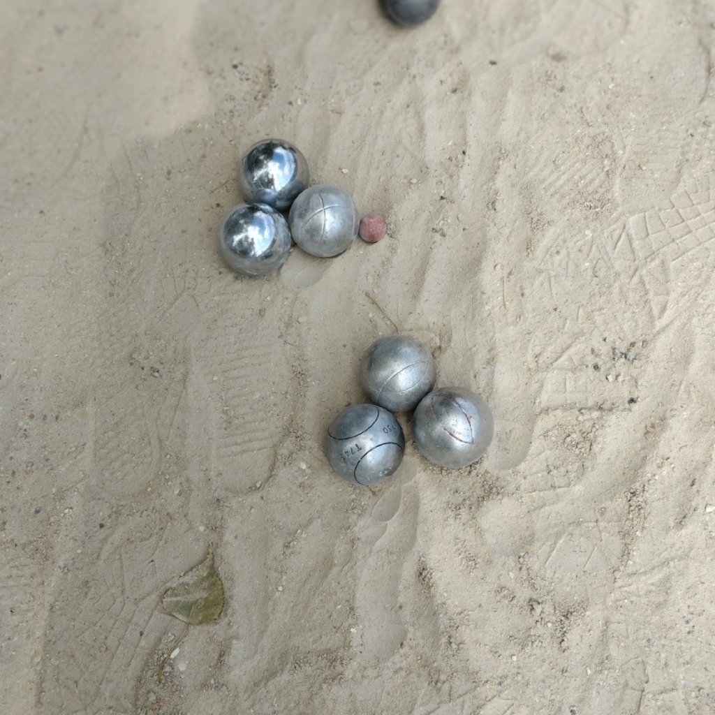 Pétanque au bord de l’eau