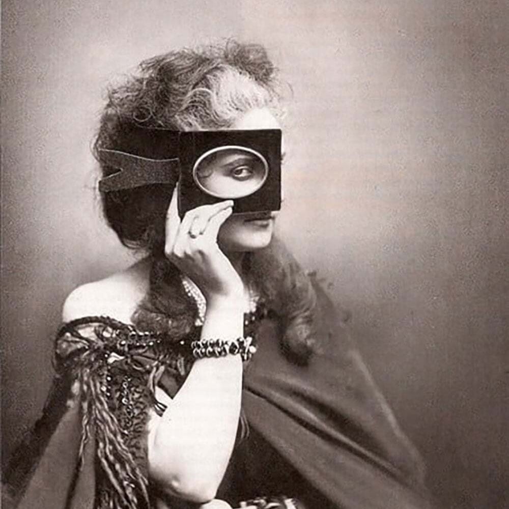 La façade « fleurie » de ce restaurant enlumine ce coin de rue de la capitale.