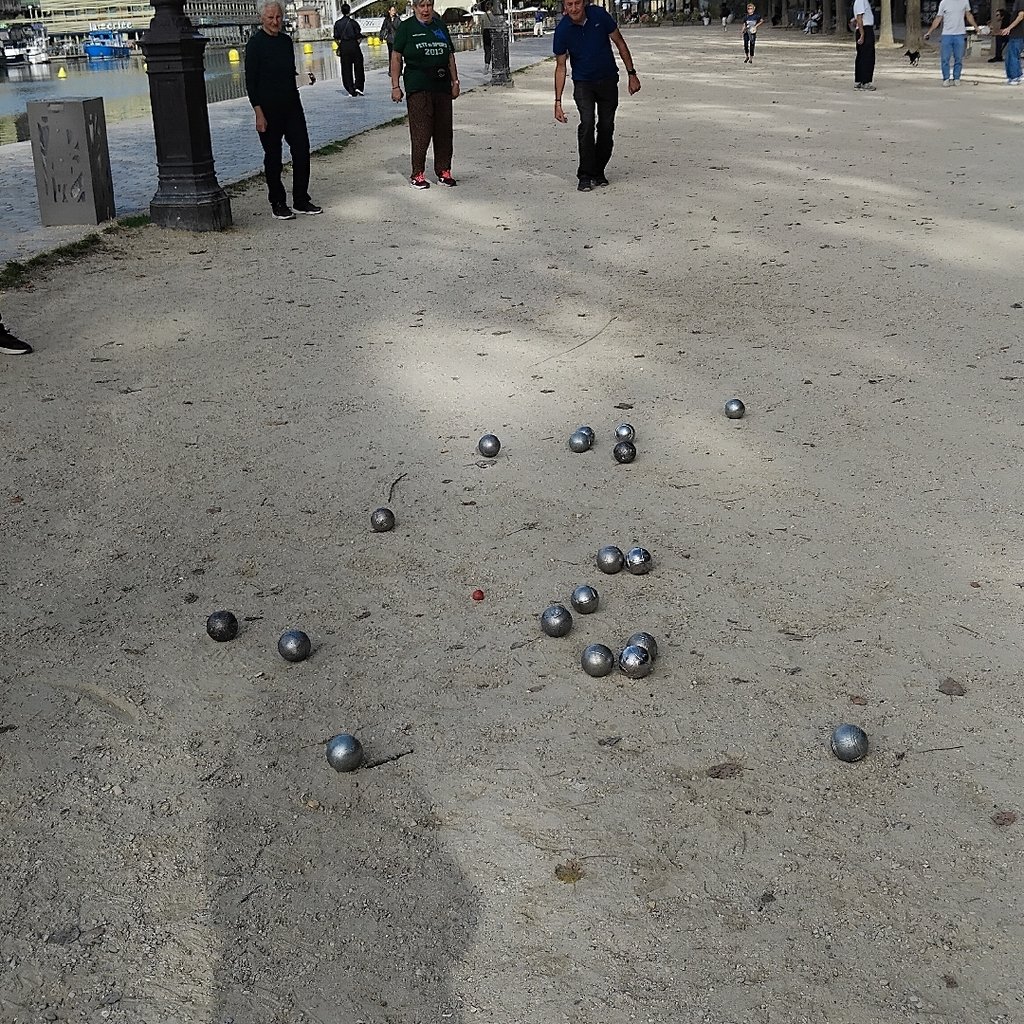 Pétanque au bord de l’eau