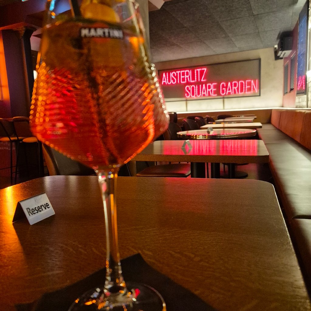 Happy hour Austerlitz Square Garden