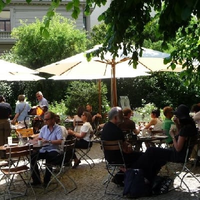 Une pause dans le jardin  du musée André jacquemard 
