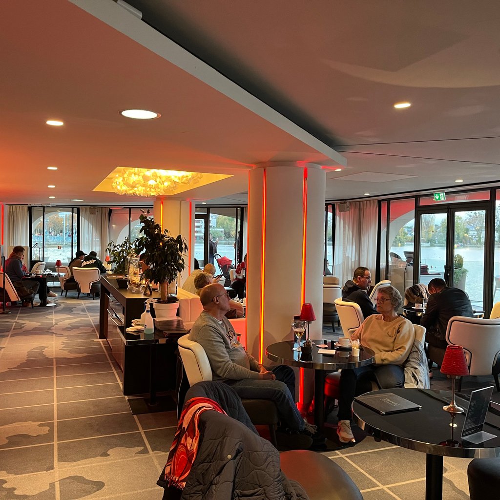 Una pasada por Valparaíso, extraño salir a tomar fotos.
Ex-carcel y teleférico o Ascensor Reina Victoria