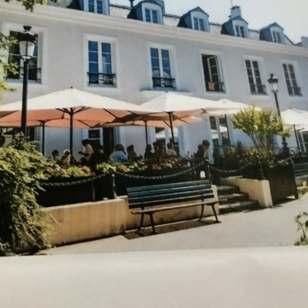 Nous retrouver pour un déjeuner convivial au Club senior de la Planchette à Levallois avec Hélène C,Jeanne B,Roland et....