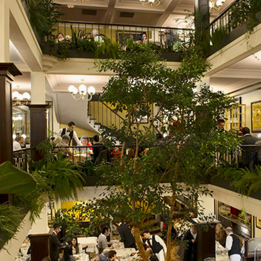Déjeuner au mythique Café du Commerce