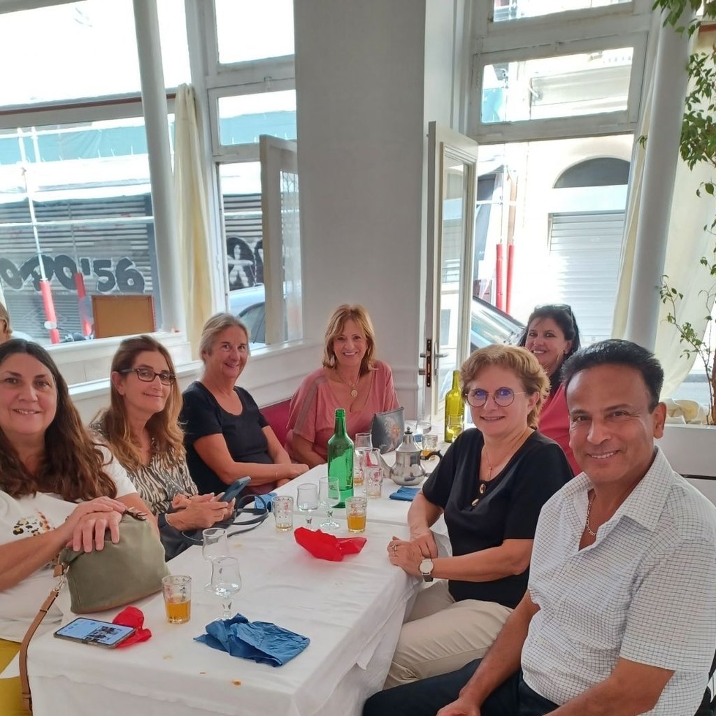 entre deux bâtiments Artistique et historique+Repas Convivial 