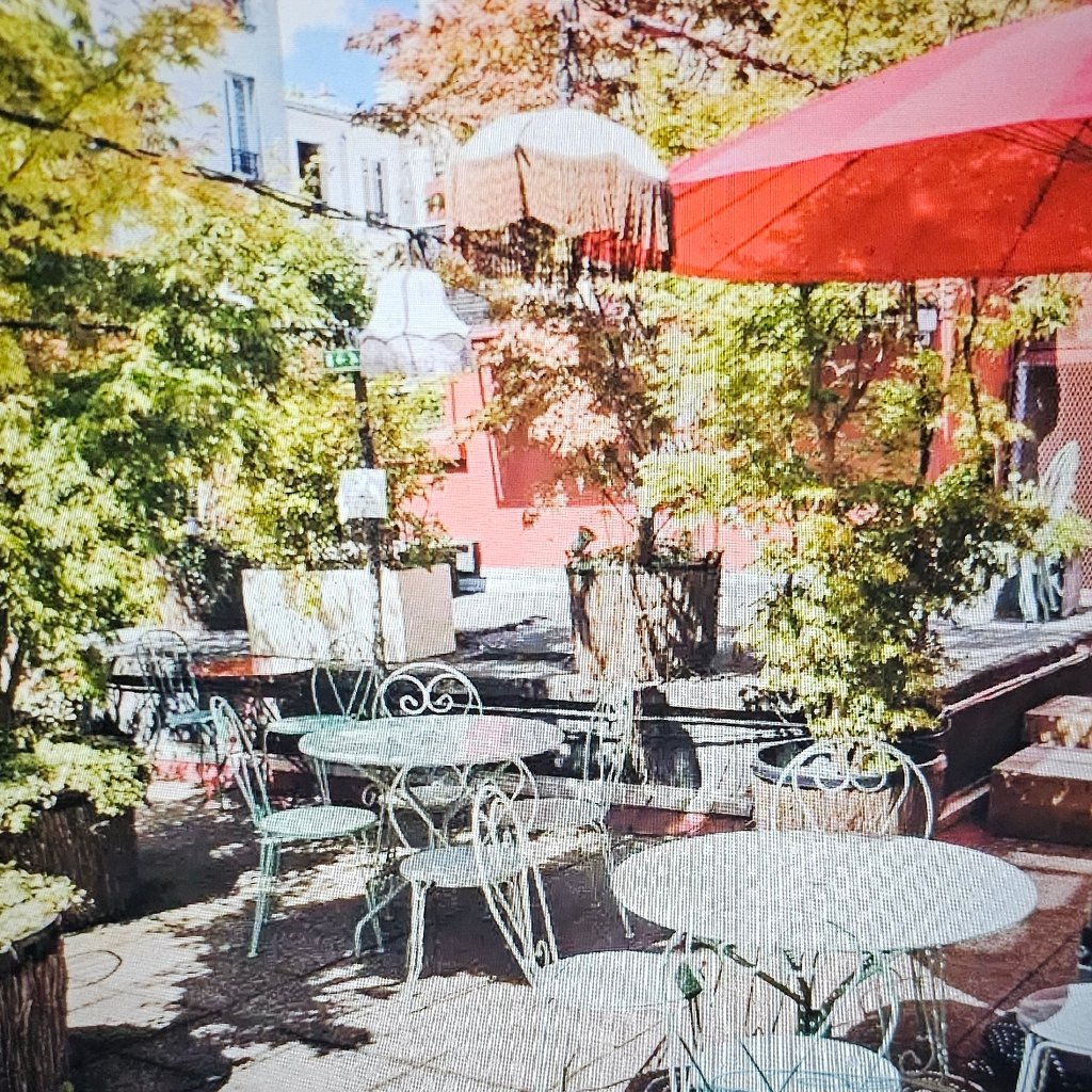 Apéro au Bar à Bulles du Moulin-Rouge !