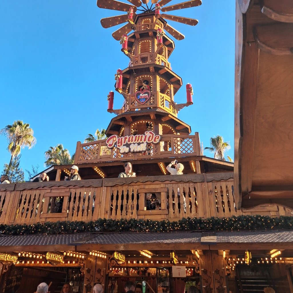 People watching and drinking coffee in London in the summer.