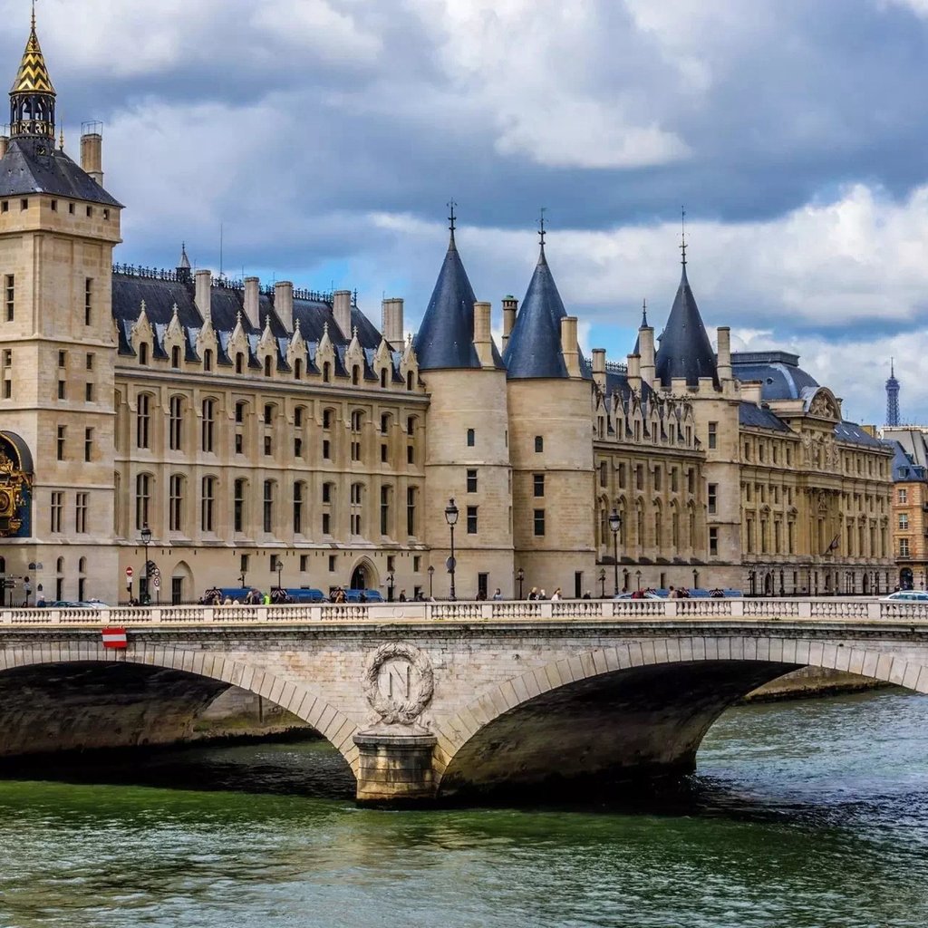 Visite Guidée : Paris Mystérieux et Hanté