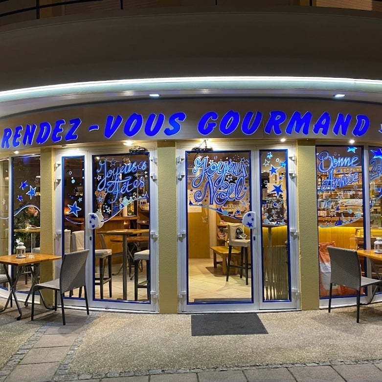 Fresh handcraft roasted coffee by RÖSTTROMMEL (www.roesttrommel.de) Made with Leica R7 (Year: 1994) and Leica Summicron-R 2.0 35mm (Year: 1978). Analog scan via nimmfilm.de: Fuji Frontier SP-3000. Film reel: Kodak Ektar 100