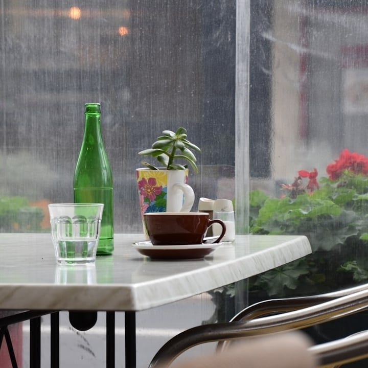 Prendre un verre et faire connaissance. Au PUB AU BUREAU  Le Raincy.