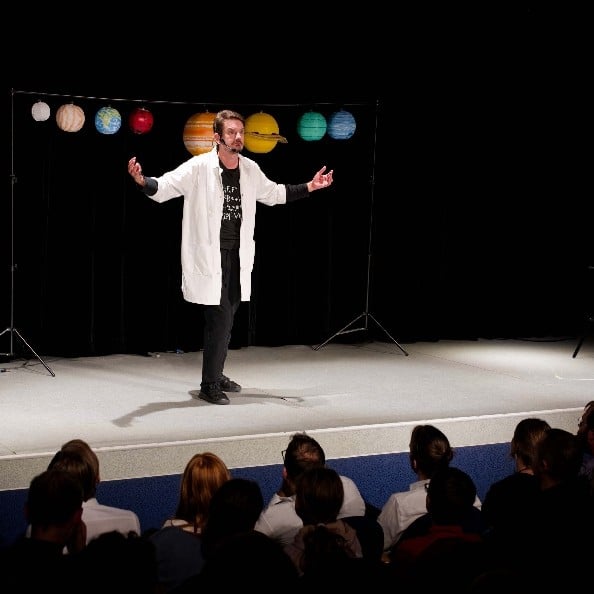 Spectacle : Entre nous, c'est physique !