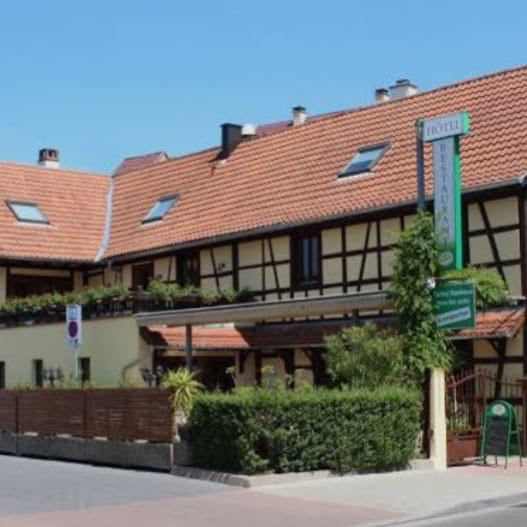 My friends and I were at the last few weeks of college so we decided to maximize the time we had left together by embarking on a 12 hour road trip through the southwest. On our back from New Mexico, we stayed at an amazing Airbnb right in the heart of old town Tucson, Arizona. We thought it’d be a lovely idea to make our own meals at this quaint Airbnb and what a lovely idea it was. Our Airbnb also had such cute dishes and tablecloths that made this flatlay all the more perfect. It was a great morning spent in a great place with the greatest company.