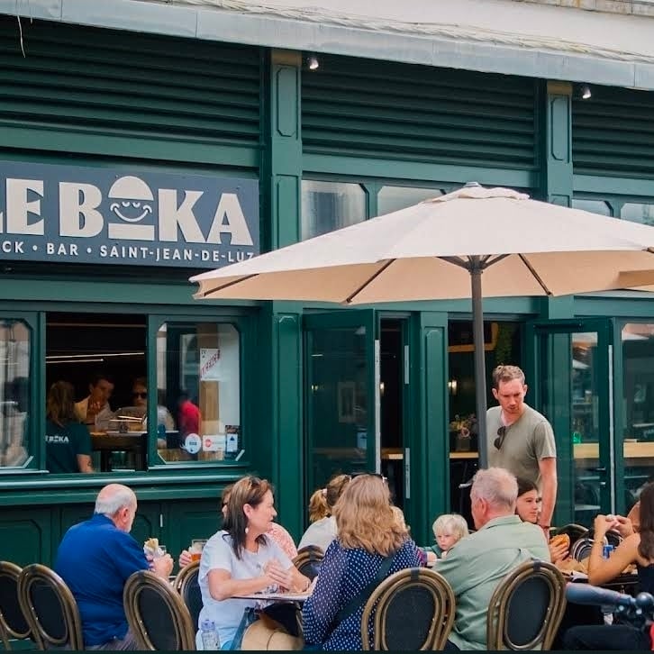 Café, plage Saint-Jean-de-Luz