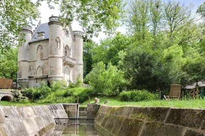 Déjeuner & balade guidée : "Le château caché de La Reine Blanche"