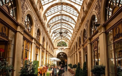 Du Palais Royal aux Verrieres des Passages Couverts