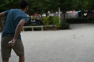Pétanque conviviale dans le jardin des Tuileries