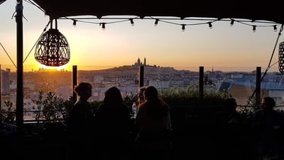 Prendre un verre sur le toit du Generator Hostel