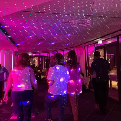 Soirée-apéro dansante pour les membres du Club Colette à Enghien-Les-Bains (95)