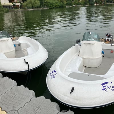 Croisière pour les Colettes en bâteau électrique sur le lac d’Enghien-Les-Bains (95)