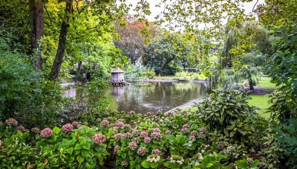 Flânerie douce en soirée au jardin royal