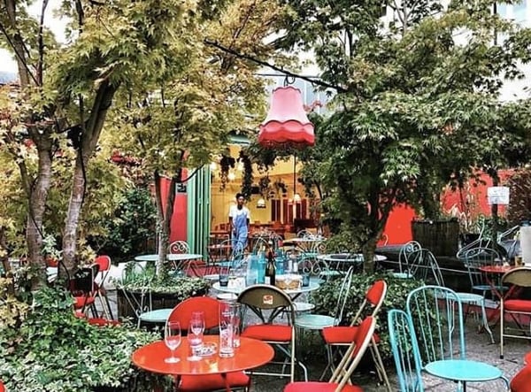 Apéro bucolique au Bar à Bulles du Moulin-Rouge