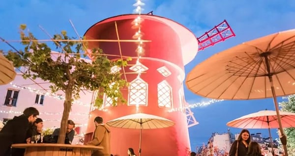 Apéro au Bar à Bulles, au-dessus du Moulin Rouge