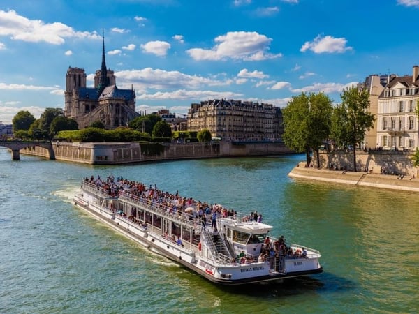 🚢 Croisière panoramique sur la Seine en Bateau-Mouche