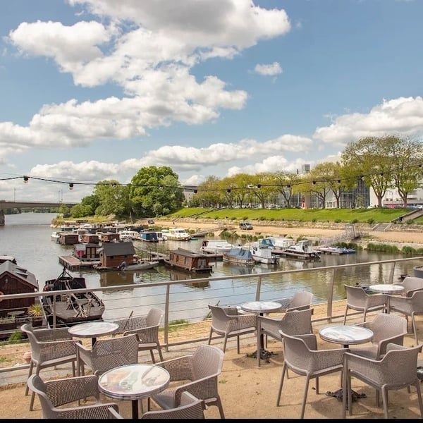 🍹 Un verre en terrasse au bord de la Maine