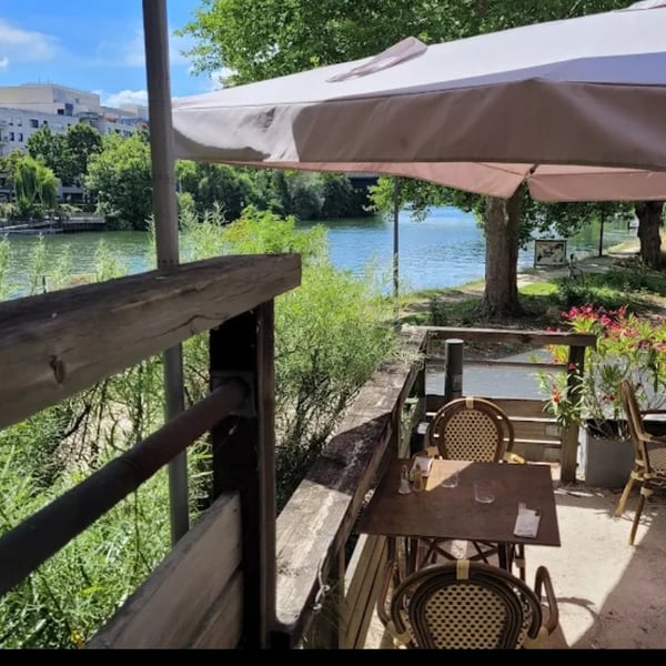 Restaurant au bord de la Seine à Chatou